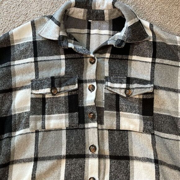Plaid flannel Shacket - Picture 6 of 10